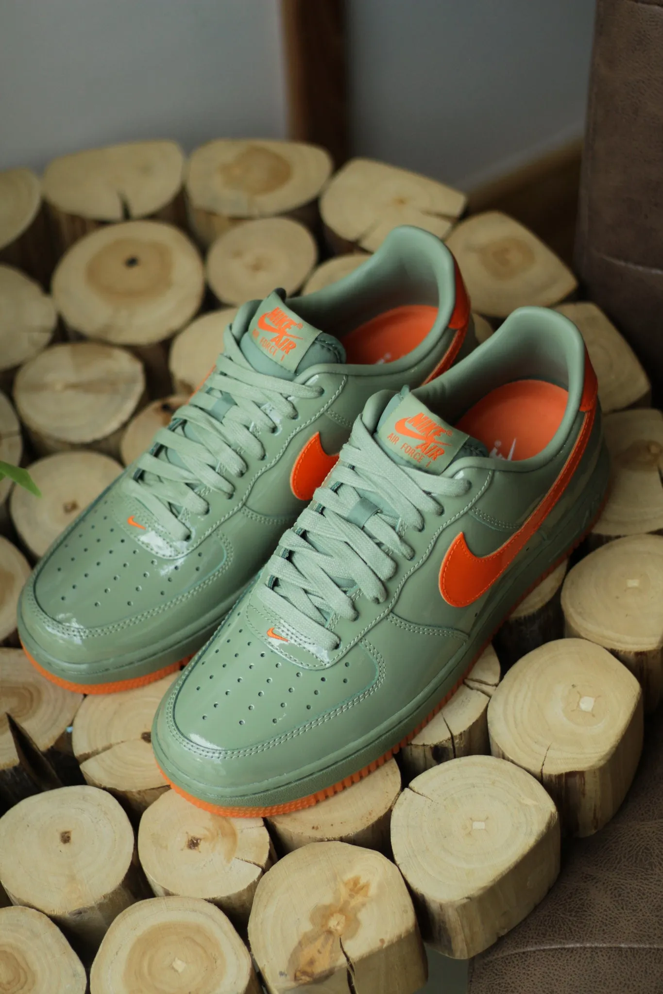 AIR FORCE 1 '07 PRM "OIL GREEN/SAFETY ORANGE"