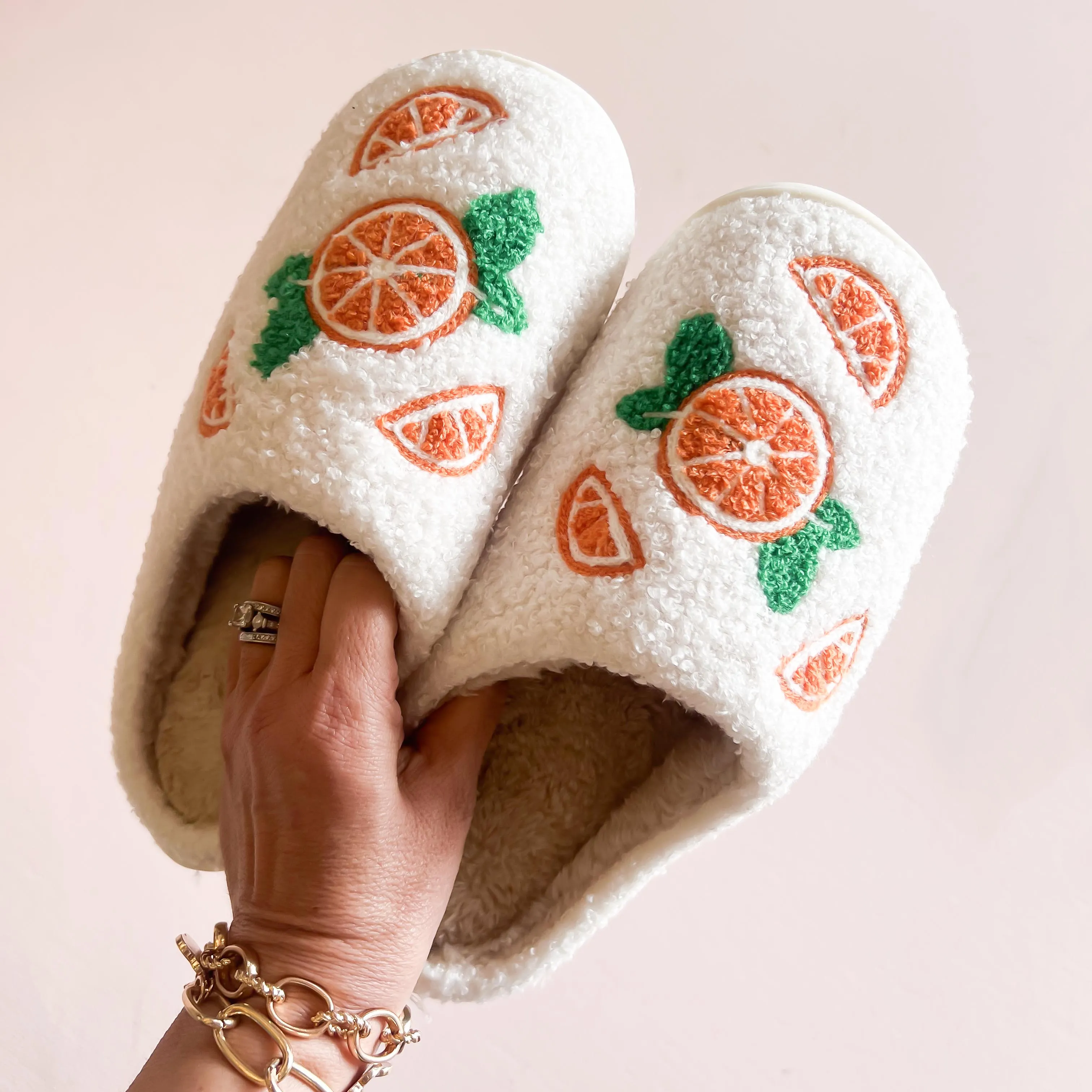 Cozy White Fuzzy Slippers with Embroidered Orange Fruit Slices – Comfortable & Stylish Indoor Footwear